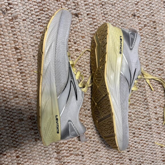 BROOKS LEVITATE RUNNING SHOES, SIZE 7 WOMENS, LIGHTLY USED - Picture 8 of 9